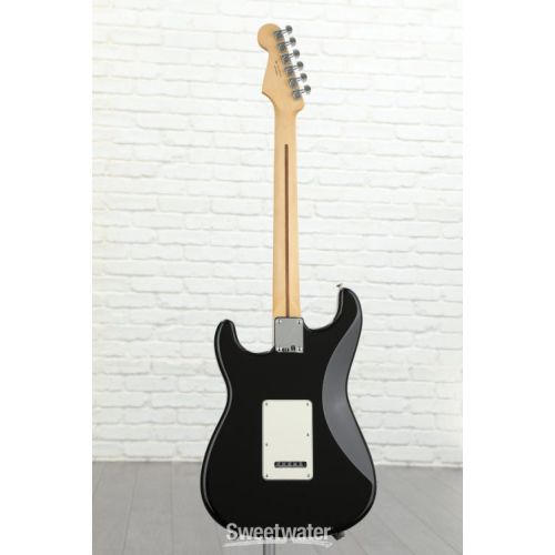  Fender Player Stratocaster - Black with Maple Fingerboard