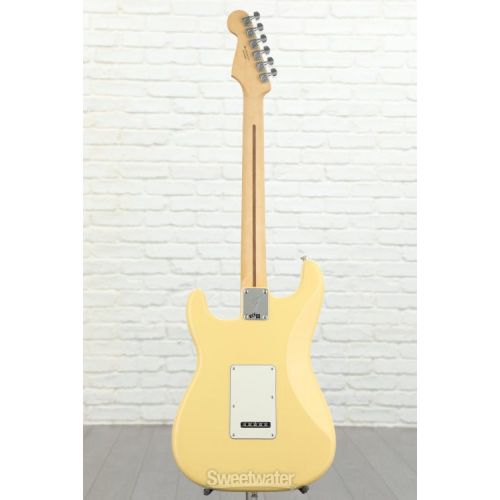  Fender Player Stratocaster - Buttercream with Maple Fingerboard