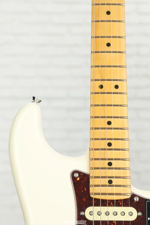  Fender American Professional II Stratocaster - Olympic White with Maple Fingerboard