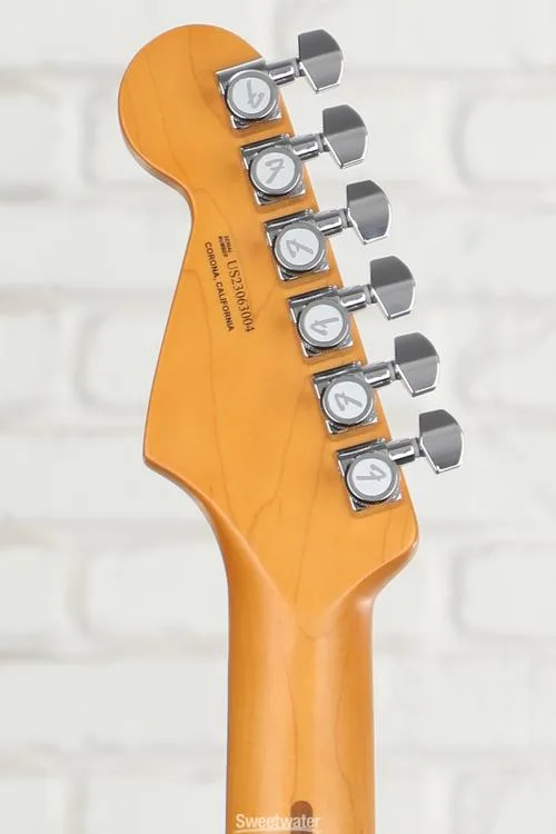  Fender American Ultra Luxe Stratocaster - 2-color Sunburst with Rosewood Fingerboard Demo