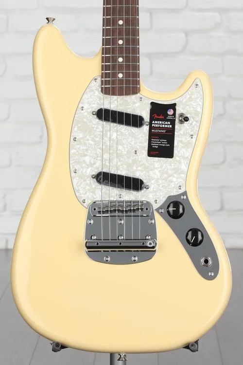 Fender American Performer Mustang - Vintage White with Rosewood Fingerboard Demo