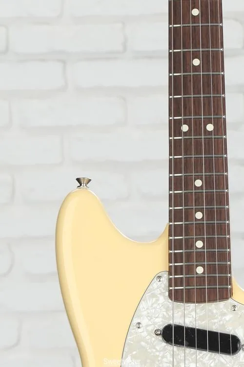  Fender American Performer Mustang - Vintage White with Rosewood Fingerboard Demo