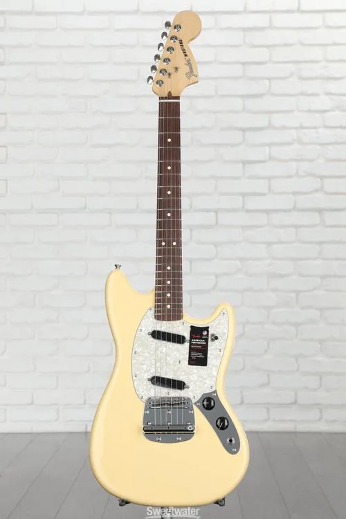  Fender American Performer Mustang - Vintage White with Rosewood Fingerboard Demo