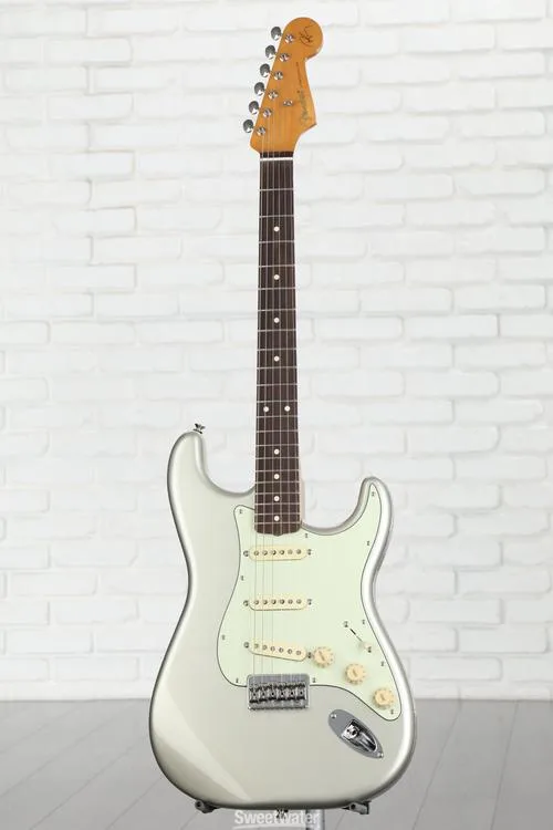  Fender Robert Cray Standard Stratocaster Electric Guitar - Inca Silver with Rosewood Fingerboard