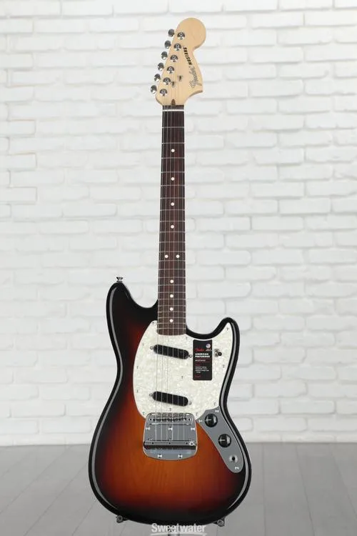  Fender American Performer Mustang - 3-Tone Sunburst with Rosewood Fingerboard