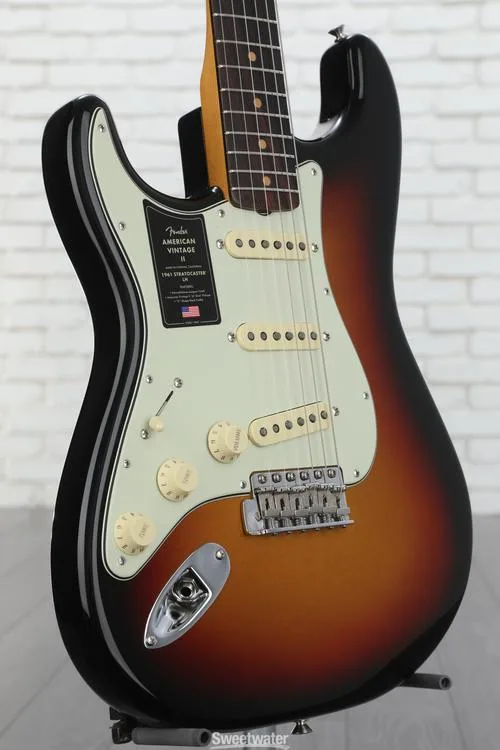  Fender American Vintage II 1961 Stratocaster Left-handed Electric Guitar - 3-tone Sunburst Demo