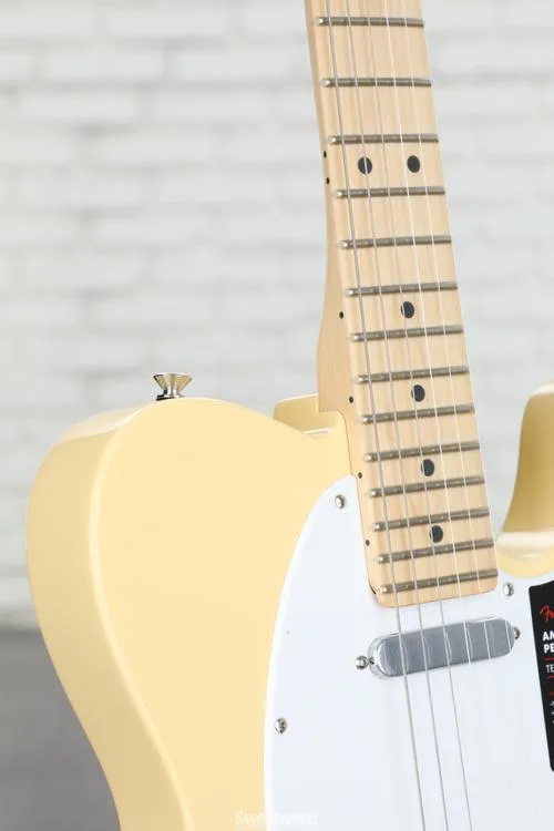  Fender American Performer Telecaster - Vintage White with Maple Fingerboard