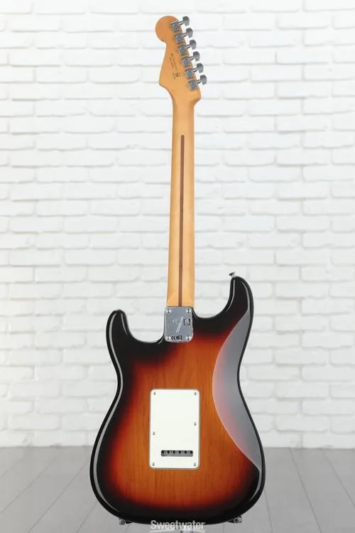  Fender Player Stratocaster - 3-Tone Sunburst with Pau Ferro Fingerboard