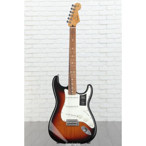  Fender Player Stratocaster - 3-Tone Sunburst with Pau Ferro Fingerboard