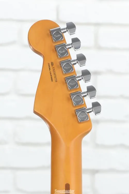  Fender American Ultra Luxe Stratocaster Floyd Rose HSS - Silverburst with Maple Fingerboard Demo