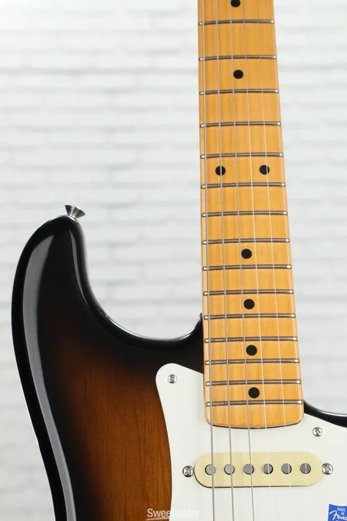  Fender Eric Johnson Stratocaster - 2-Color Sunburst with Maple Fingerboard