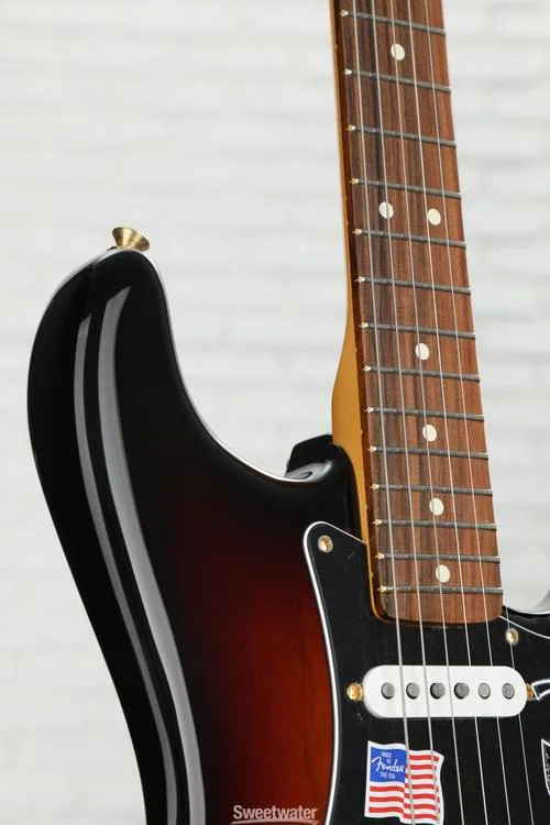  Fender Stevie Ray Vaughan Stratocaster - 3-Tone Sunburst