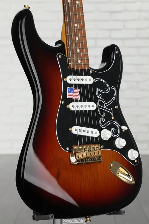  Fender Stevie Ray Vaughan Stratocaster - 3-Tone Sunburst