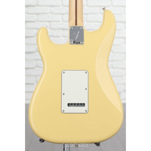  Fender Player Stratocaster HSS - Buttercream with Maple Fingerboard