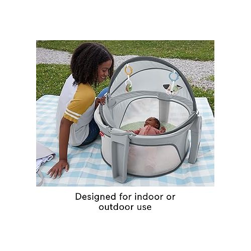 피셔프라이스 Fisher-Price Portable Bassinet and Play Space On-the-Go Baby Dome with 2 Toys and Canopy, Puppy Perfection