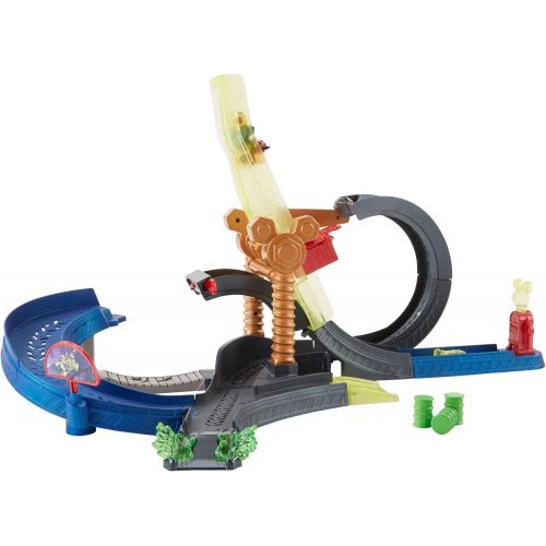  Fisher-Price Disney Mickey and the Roadster Racers Super Charged Mickey Drop & Loop Playset