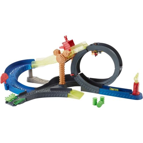  Fisher-Price Disney Mickey and the Roadster Racers Super Charged Mickey Drop & Loop Playset