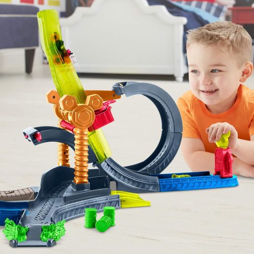  Fisher-Price Disney Mickey and the Roadster Racers Super Charged Mickey Drop & Loop Playset