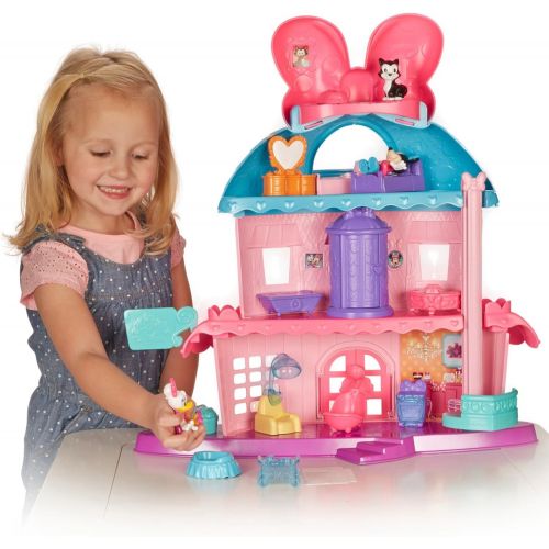  Fisher-Price Minnie Mouses Home Sweet Headquarters is a 4 level dollhouse playset with five rooms of play and features three figures, 12 play pieces, an elevator, and Minnies magic Turnstyler f