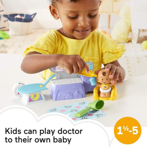  Fisher-Price Little People Healthy Checkups, 7-Piece Doctor Office playset for Toddlers and Preschool Kids