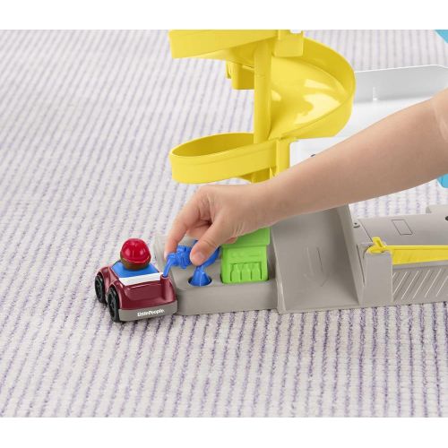  Fisher-Price Little People the Helpful Neighbors Garage