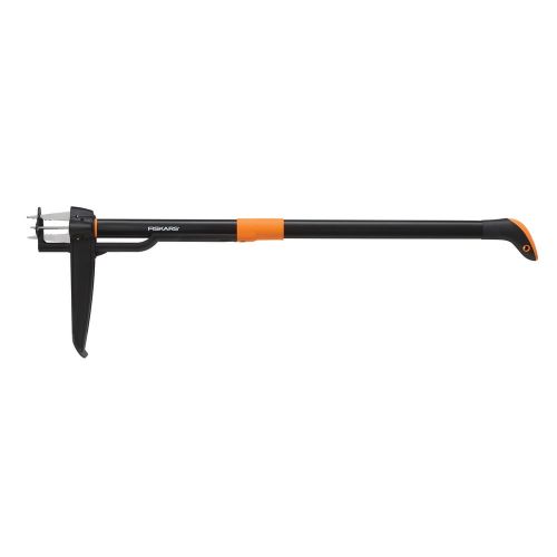  Fiskars 339950-1001 39 in. Deluxe 4-Claw Stand-Up Weeder