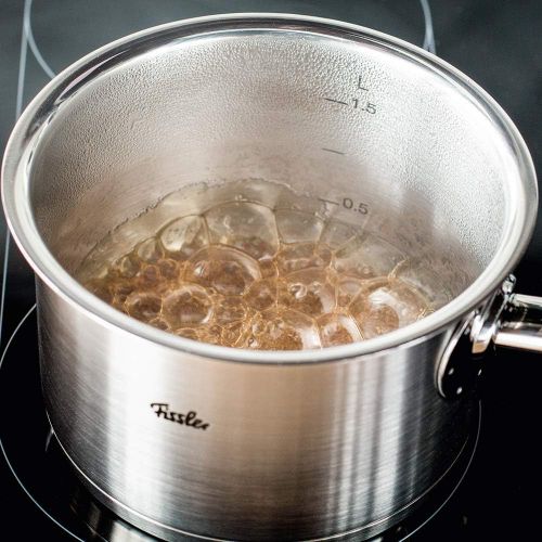  Fissler original-profi collection / Edelstahl-Stielkasserolle (Ø 16 cm), mit Schuettrand, Mess-Skala, spuelmaschinen-geeignet, backofen-geeignet, alle Herdarten - auch Induktion