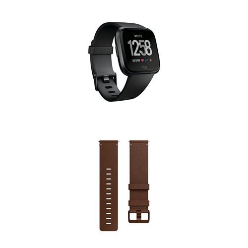  Fitbit Versa Health & Fitness Smartwatch, schwarz, One Size, FB505GMBK-EU + Versa Smartwatch Accessory Band, Cognac, S