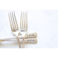 /ForSuchATimeDesigns Mr and Mrs Forks with anchors - Wedding Cake Fork Set - Hand Stamped - Nautical Wedding - the perfect gift for that beach loving couple