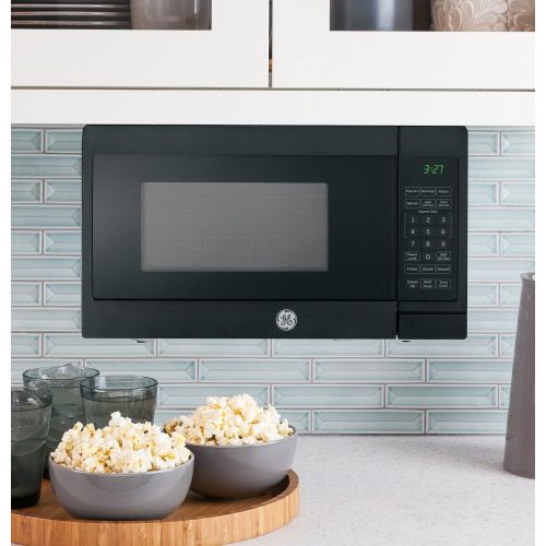 GE JEM3072SHSS 0.7 Cu. Ft. Capacity 700 Watt Countertop Microwave Oven, Auto and Time Defrost in Stainless Steel
