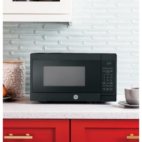  GE 0.7 Cu. Ft. Capacity Countertop Microwave Oven