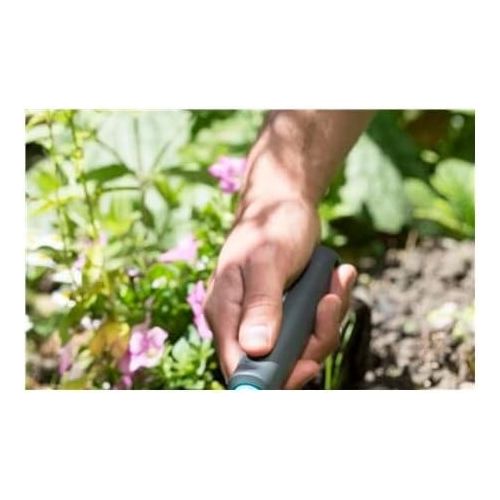  Gardena Classic Hand Trowel: Universal Spade for Planting and transplanting in The Garden and on The Balcony, Steel, Corrosion-Resistant, Ergonomic Handle, 8 cm Working Width (8950-20)