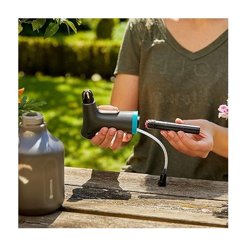  Gardena 11114-20 EasyPump Spray 3.3 fl oz (1 L) x 2 x AA Battery-Operated, Can Be Sprayed Diagonally, Brass Nozzle Switching Spray Type, German Gardening Brand