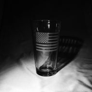 /GlassRack Etched Pint Glass with United States Flag