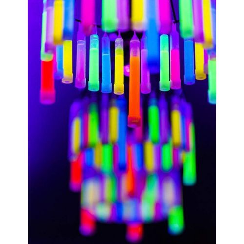   [아마존핫딜]Glow Fever Bulk 50ct 4 Glow in The Dark Sticks, for Kids/Adults Party Supplies Birthday Party Favors Game Prizes or Treats, Red