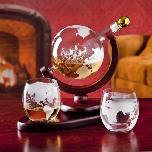  [아마존 핫딜] Godinger Whiskey Decanter Globe Set with 2 Etched Globe Whisky Glasses - for Liquor, Scotch, Bourbon, Vodka - 850ml