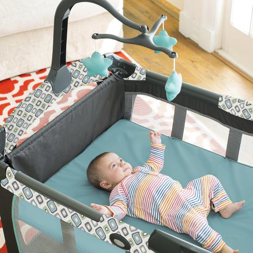 그라코 Graco Pack n Play Portable Napper and Changer Playard, Affinia