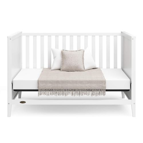 그라코 Graco Melbourne 3-in-1 Convertible Crib - Fits Standard Crib Mattress, Converts to Toddler & Daybed, Non-Toxic Finish, Expert Tested for Safer Sleep, White , 55.28x29.13x34.8 Inch