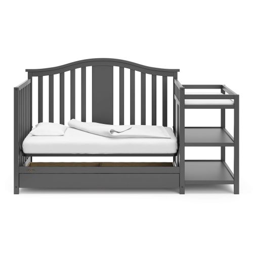 그라코 Graco Solano 4-in-1 Convertible Crib with Drawer and Changer (Gray) - JPMA-Certified Crib and Changer, Attached Changing Table with 2 Shelves, and Water-Resistant Changing Pad