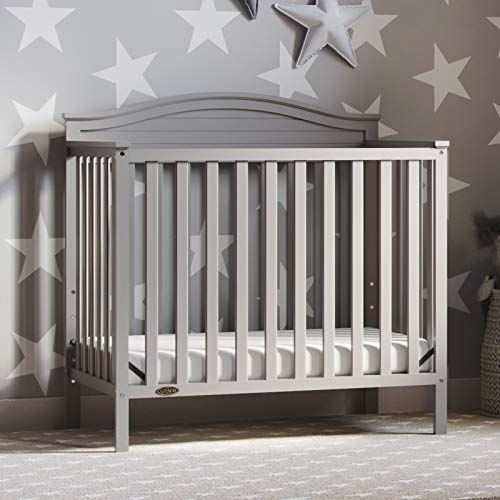 그라코 Graco Stella 4-in-1 Convertible Mini Crib with Bonus Mattress ? GREENGUARD Gold Certified, Includes Bonus 2.75 Inch Thick Mattress with Water-Resistant Cover, Pebble Gray