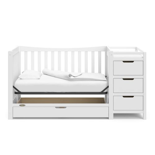 그라코 Graco Remi Convertible Crib with Drawer and Changer (White) - JPMA Certified, Attached Changing Table with 3 Drawers, 2 Shelves, and Water-Resistant Changing Pad