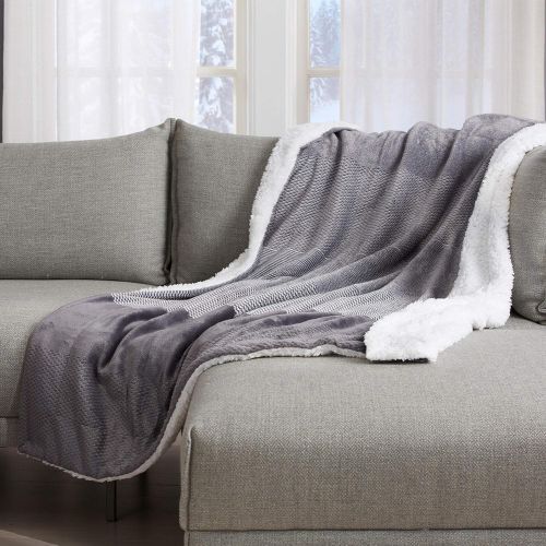  [아마존 핫딜] Great Bay Home Sherpa and Fleece Velvet Plush Blanket. Fuzzy, Soft, Cozy Warm Blanket for Winter. Patterned Reversible Berber Fleece Blanket. Allura Sherpa Collection (King, Blue)