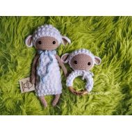 HardCandyGift Personalised Crochet Baby Gift Set - Lamb Toy, Rattle, bebe hochet, Lamb  Mouton wooden teether rattle