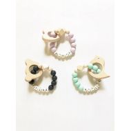 /Harleebeeandco Personalized baby silicone teething rings