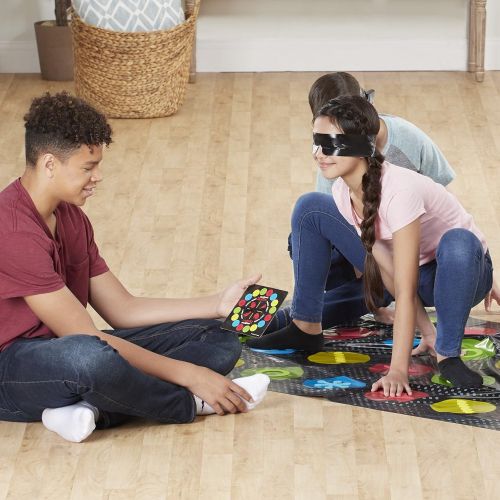 해즈브로 Hasbro Gaming Blindfolded Twister Game