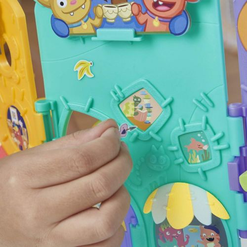 해즈브로 Hasbro Uglydolls Uglyville Unfolded Main Street Playset & Portable Tote, 3 Figures & Accessories