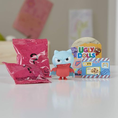 해즈브로 Hasbro Uglydolls Surprise Disguise Super Lucky Bat Toy, Figure & Accessories