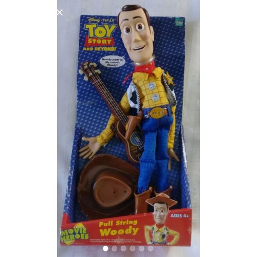 해즈브로 Hasbro Disney Toy Story & Beyond Pull String Woody Doll Deluxe Figure with Cowboy Hat and Guitar