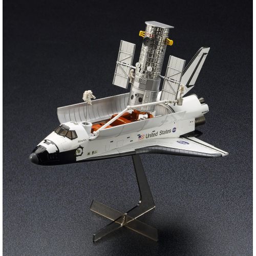  Hasegawa 1200 Hubble Space Telescope & Space Shuttle Orbiter with Astronauts Model Kit(Japan Import)