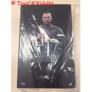 Hot Toys MMS 403 Star Wars Rogue One Chirrut Imwe Donnie Yen (Deluxe Version)